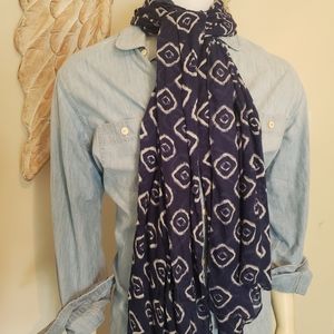 BATIK COTTON/POLY BLUE AND WHITE